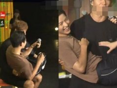 宋仲基被金钟国“公主抱”引全场粉丝尖叫 宋仲基被金钟国“公主抱”引全场粉丝尖叫